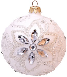 Hvid julekugle dekoreret med krystaller